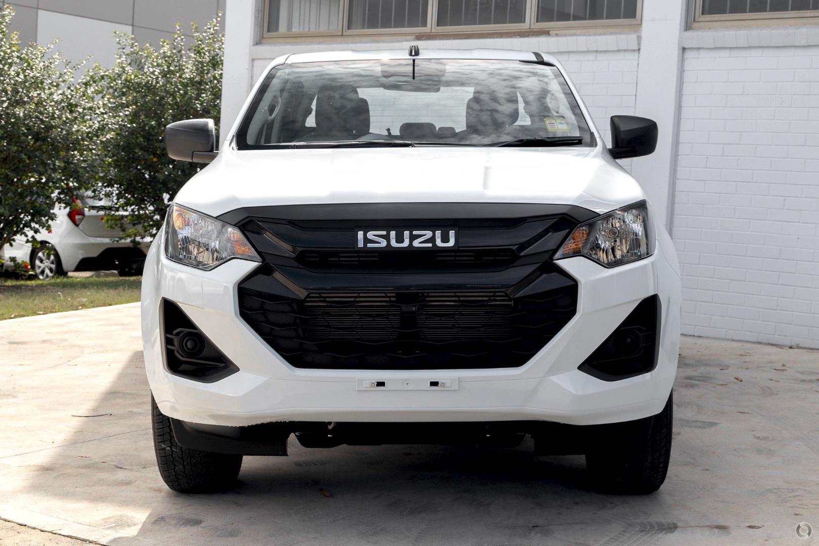 2026 Isuzu D-MAX SX — photo 2