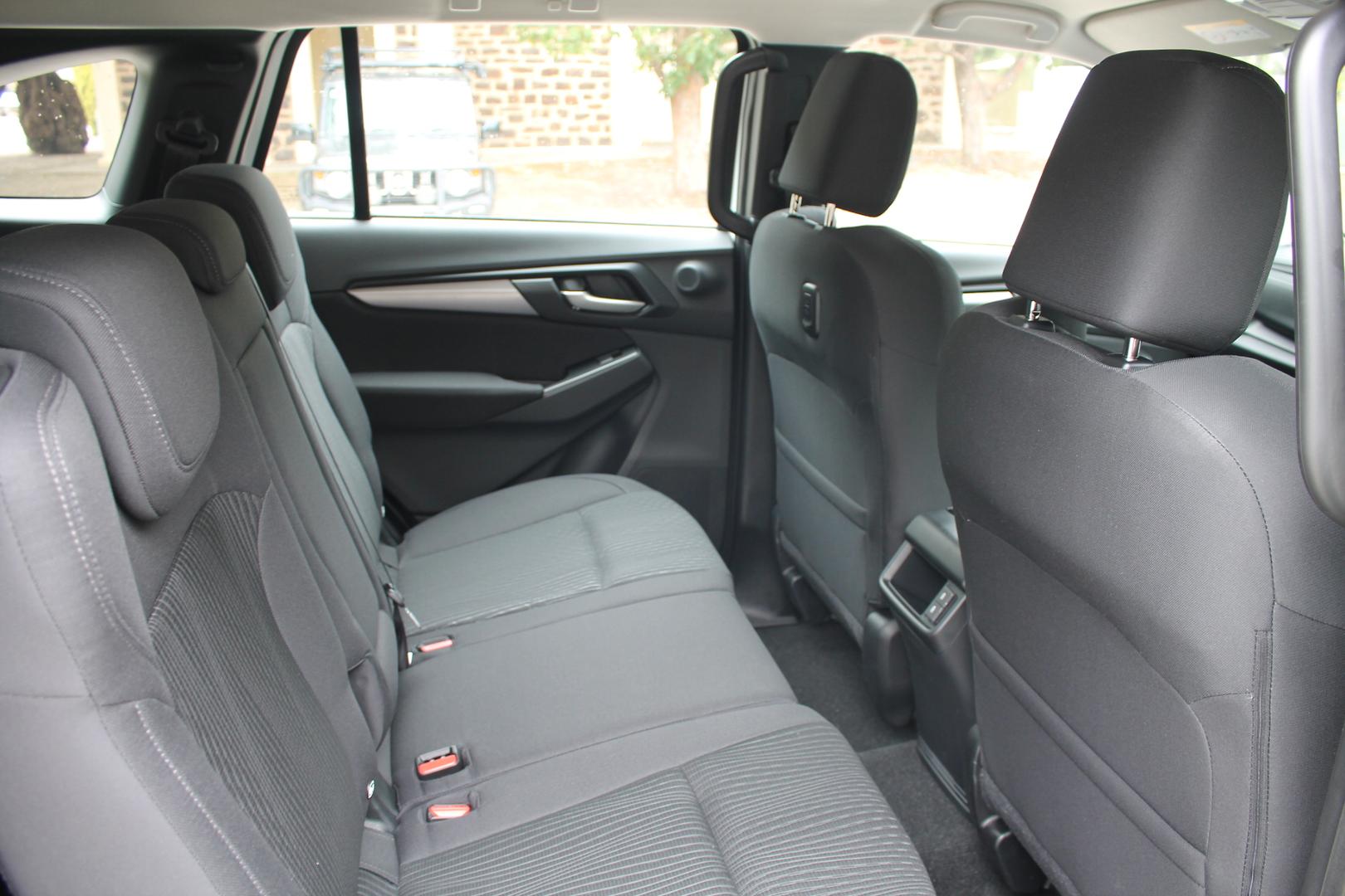 2026 Isuzu MU-X LSM — photo 16