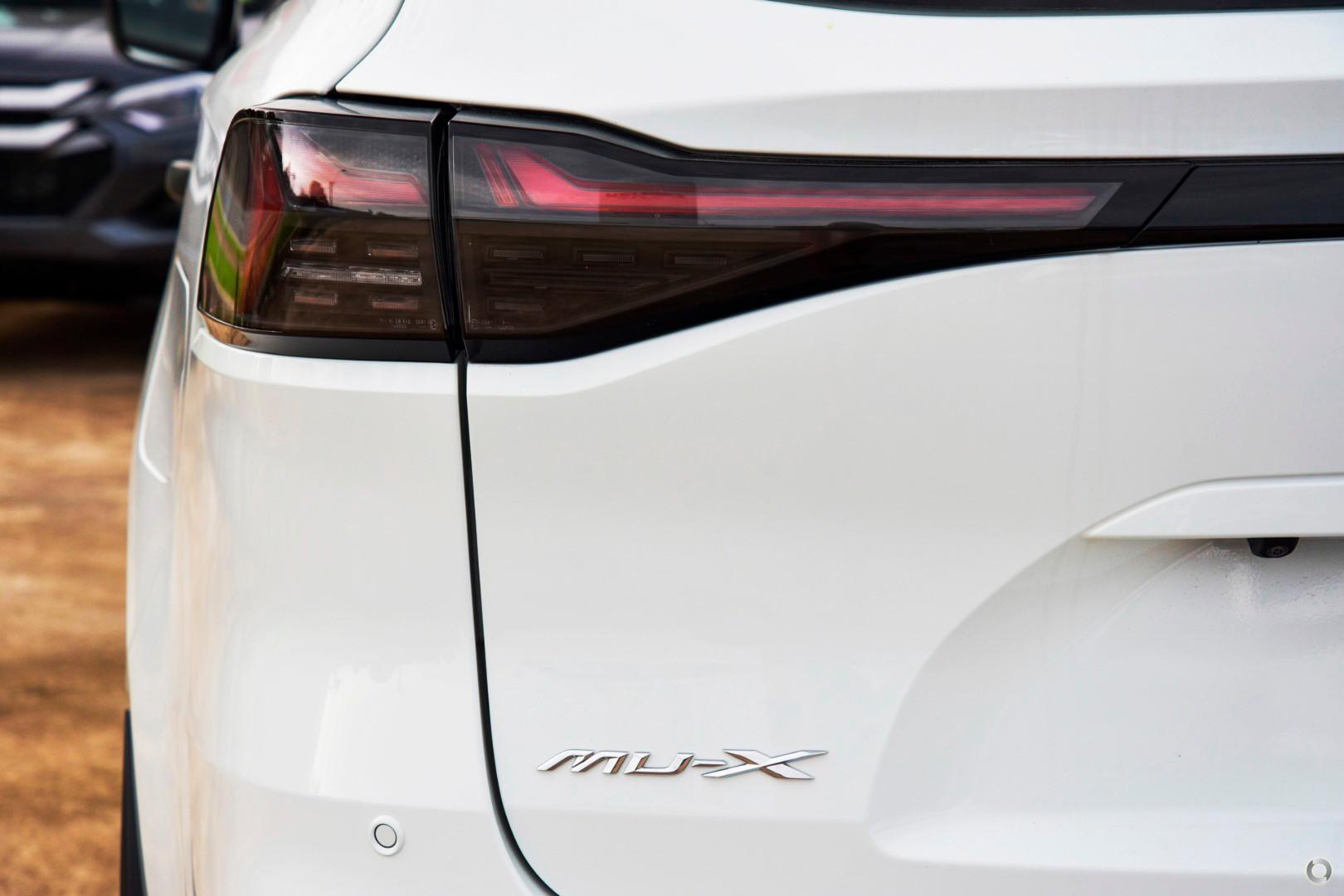 2026 Isuzu MU-X LSM — photo 9