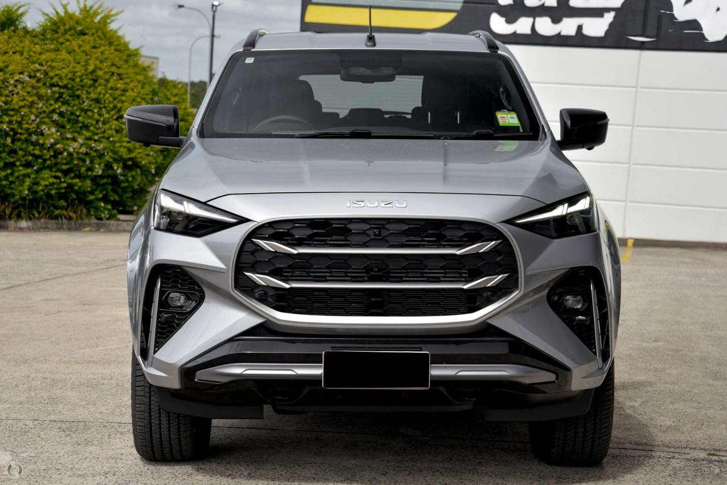 2026 Isuzu MU-X LST — photo 2