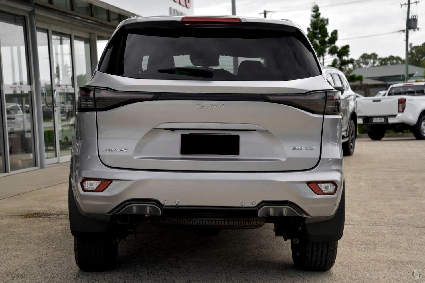 2026 Isuzu MU-X LST — photo 3