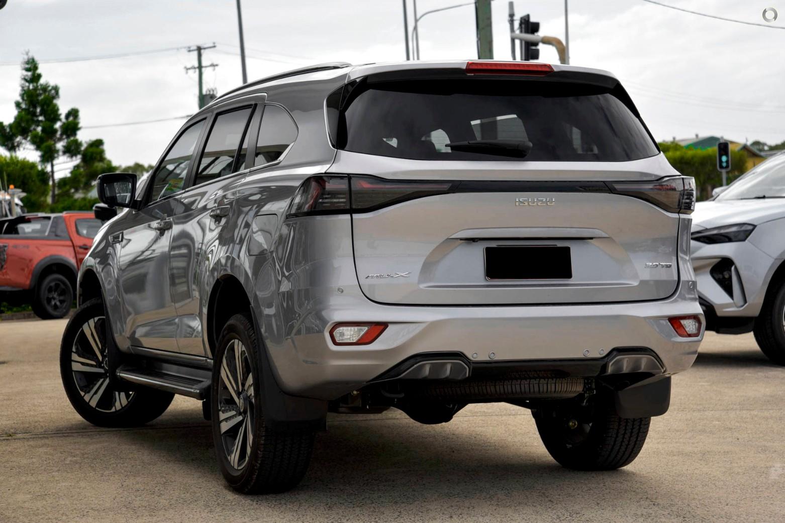 2026 Isuzu MU-X LST — photo 4
