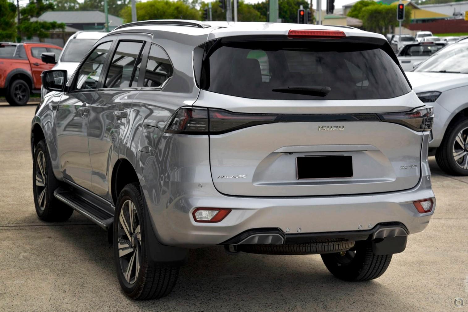 2026 Isuzu MU-X LST — photo 5