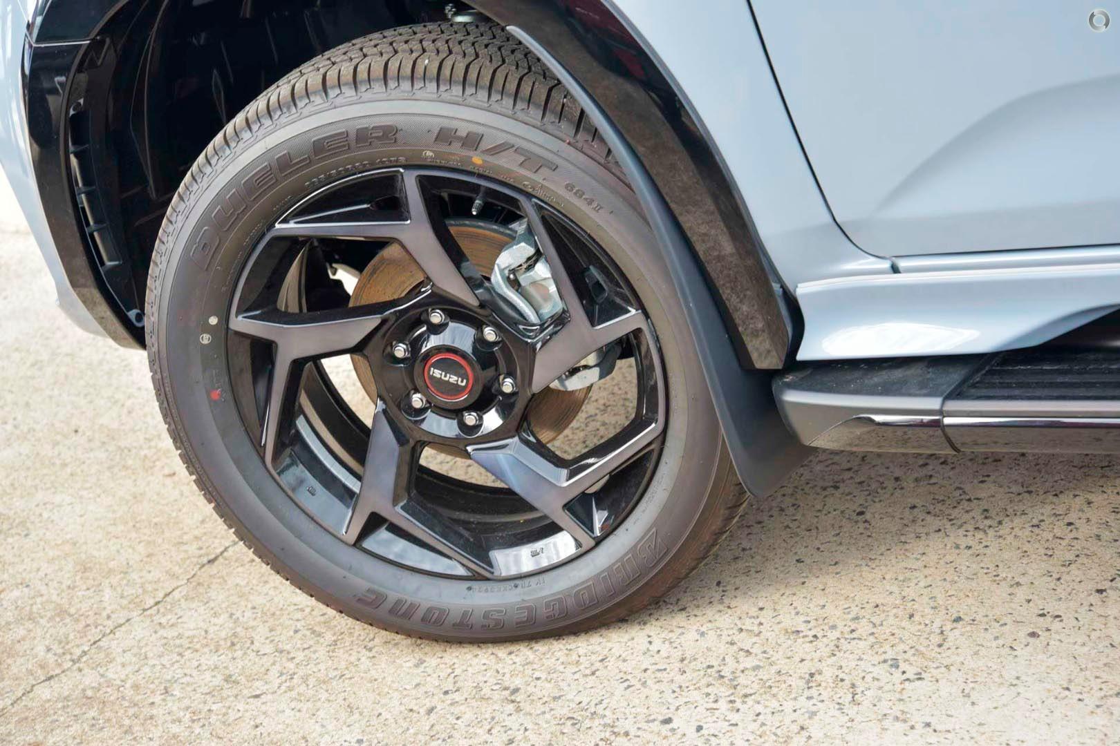 2026 Isuzu MU-X XTERRAIN — photo 10