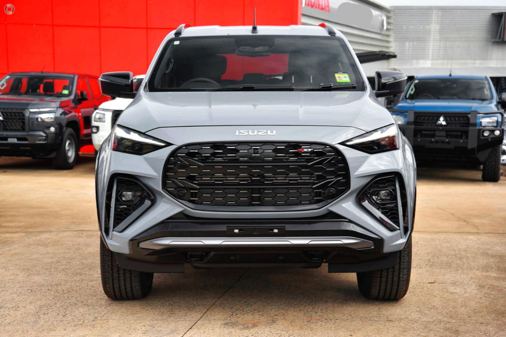 2026 Isuzu MU-X XTERRAIN — photo 2