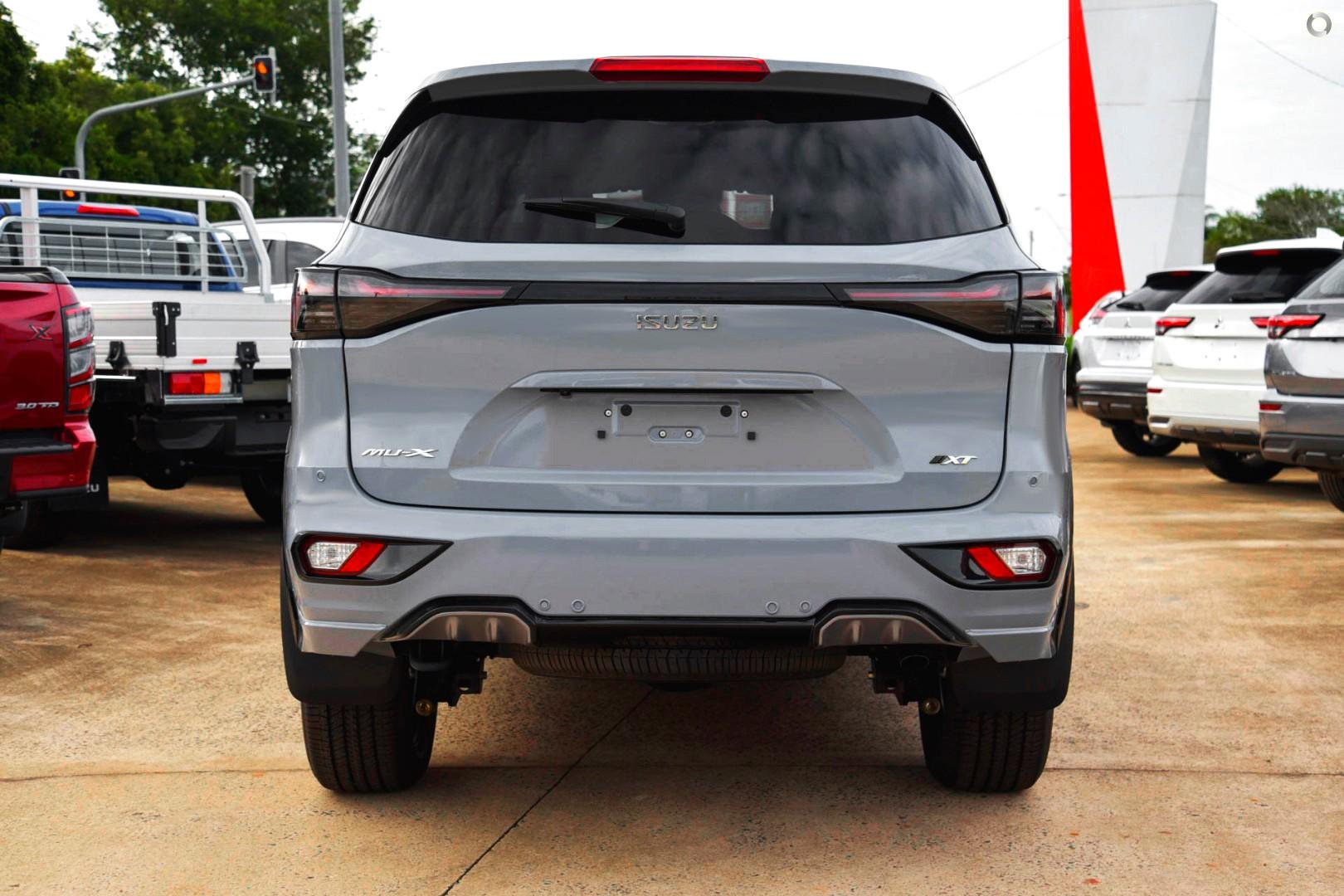 2026 Isuzu MU-X XTERRAIN — photo 3