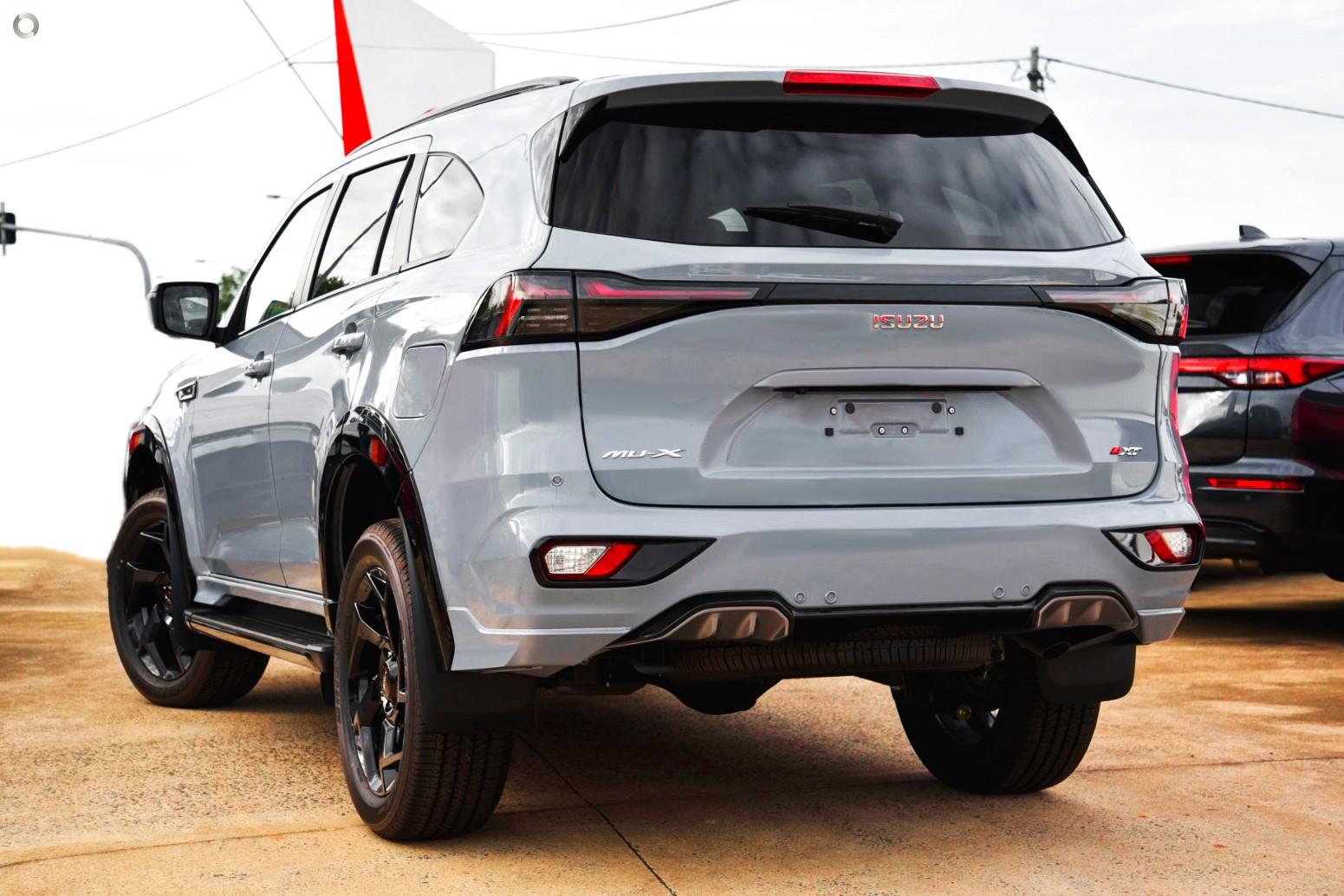 2026 Isuzu MU-X XTERRAIN — photo 4