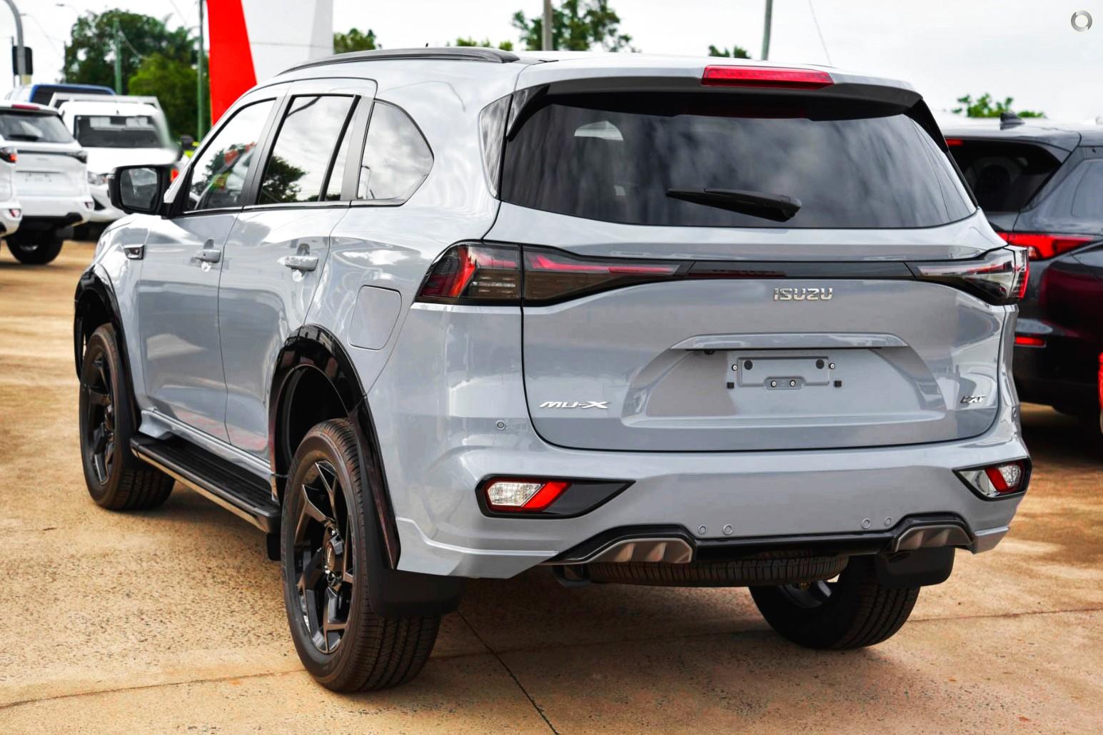 2026 Isuzu MU-X XTERRAIN — photo 5