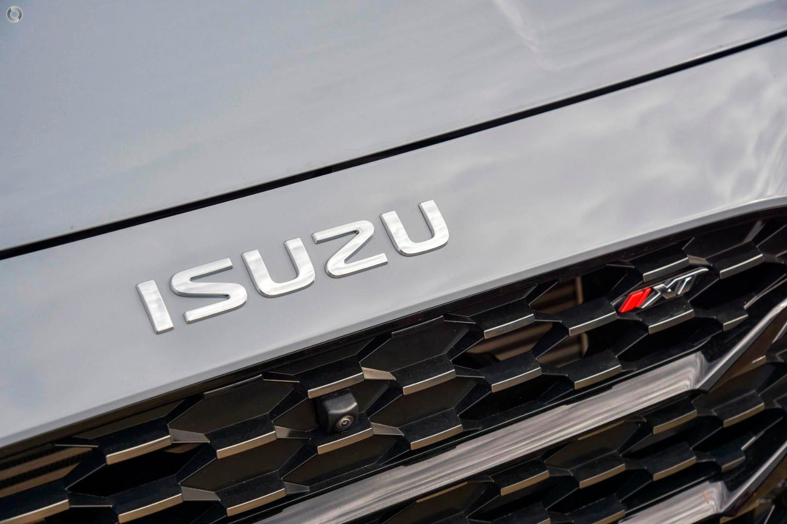 2026 Isuzu MU-X XTERRAIN — photo 6