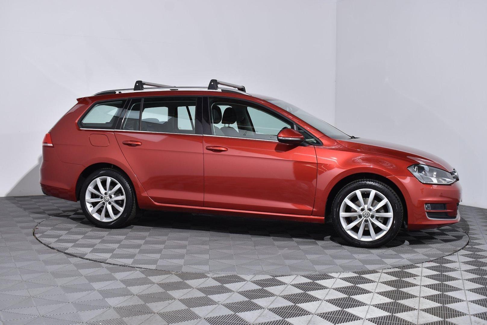 2015 Volkswagen Golf 103TSI Highline — photo 10