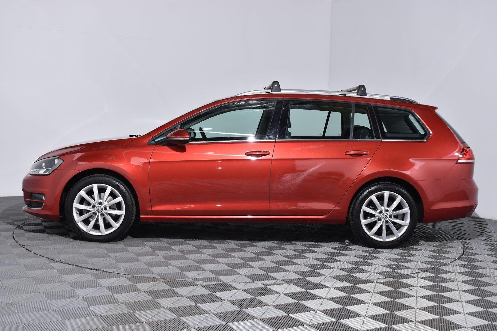 2015 Volkswagen Golf 103TSI Highline — photo 11