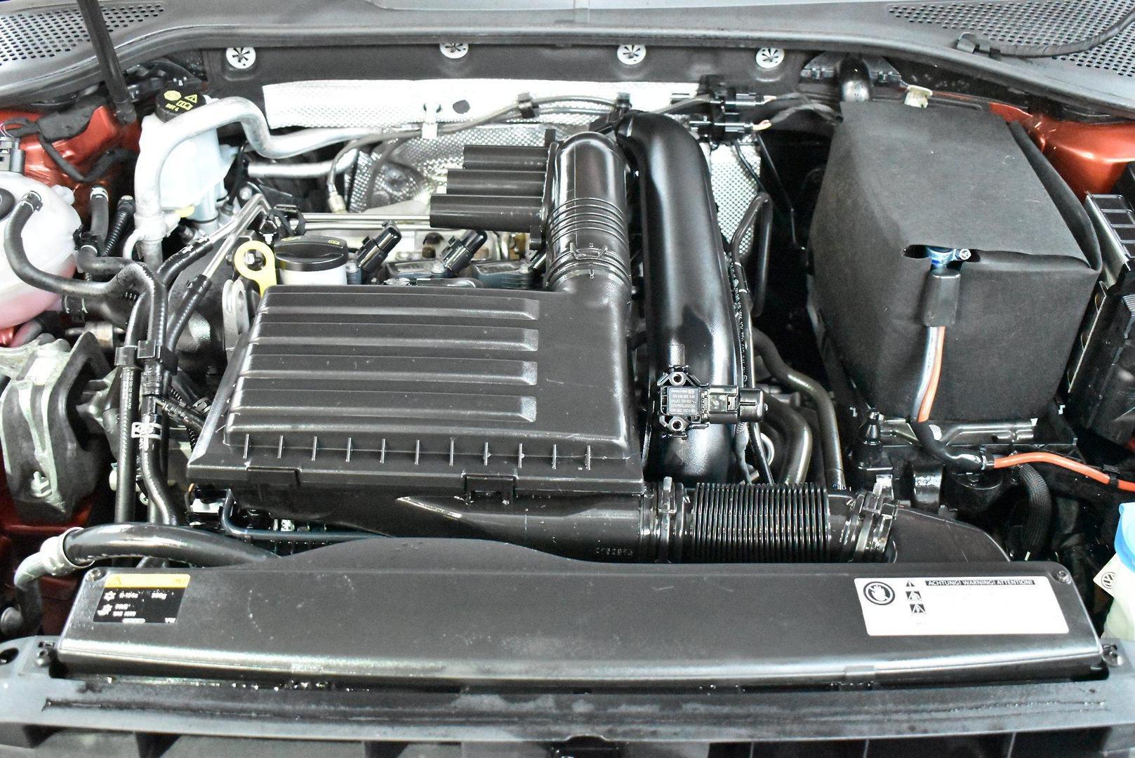 2015 Volkswagen Golf 103TSI Highline — photo 17