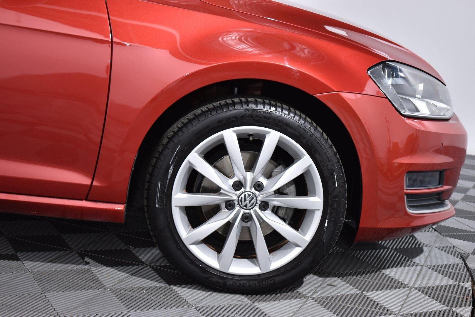 2015 Volkswagen Golf 103TSI Highline — photo 18
