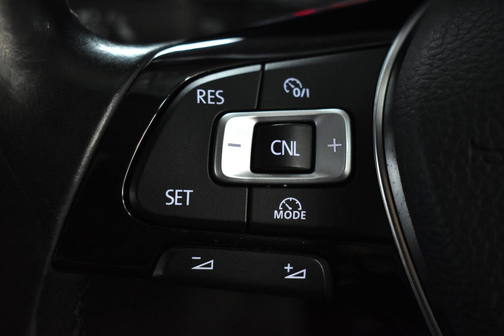 2015 Volkswagen Golf 103TSI Highline — photo 21