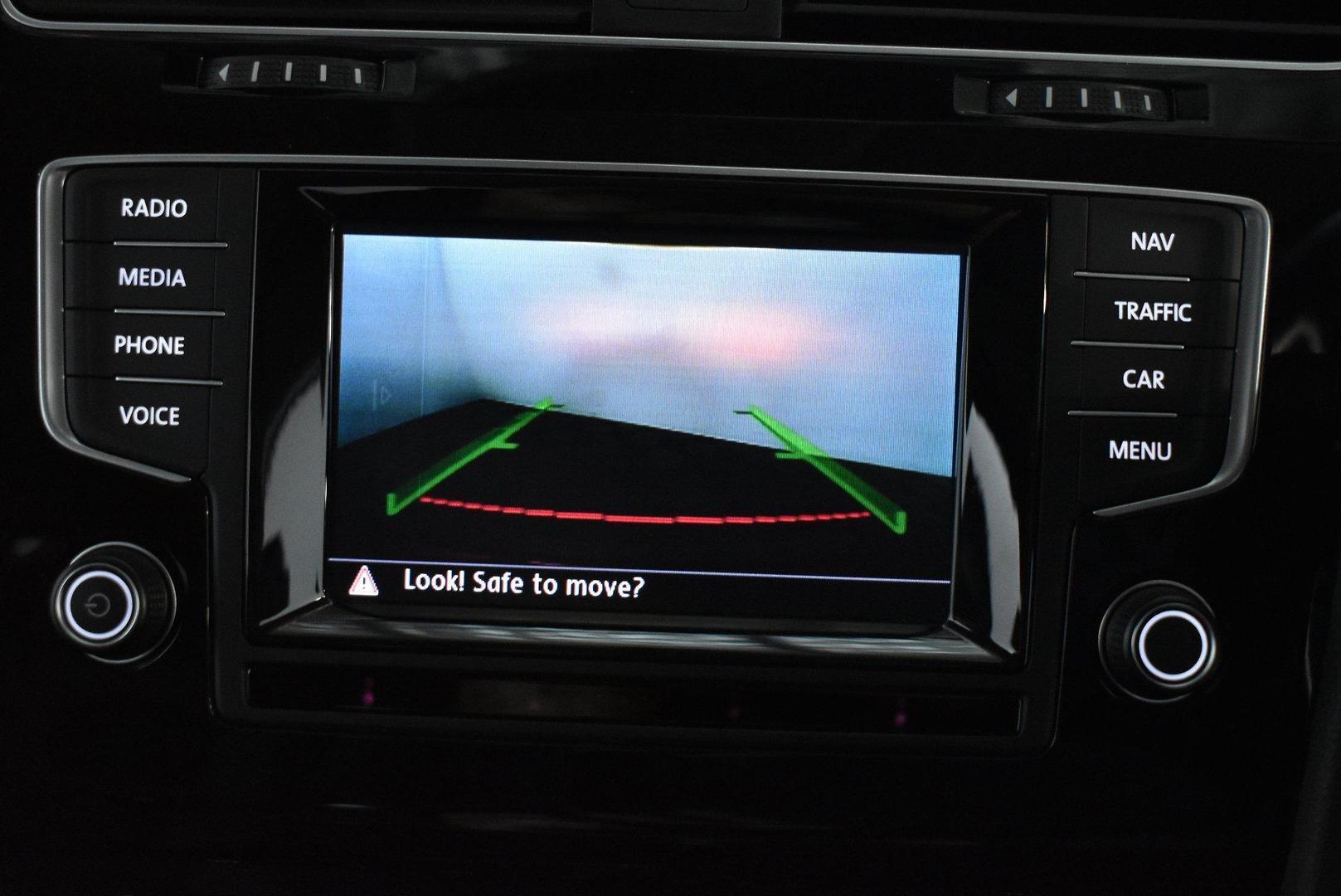 2015 Volkswagen Golf 103TSI Highline — photo 24