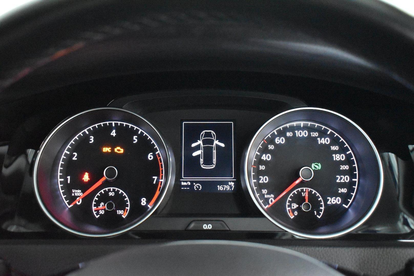 2015 Volkswagen Golf 103TSI Highline — photo 25
