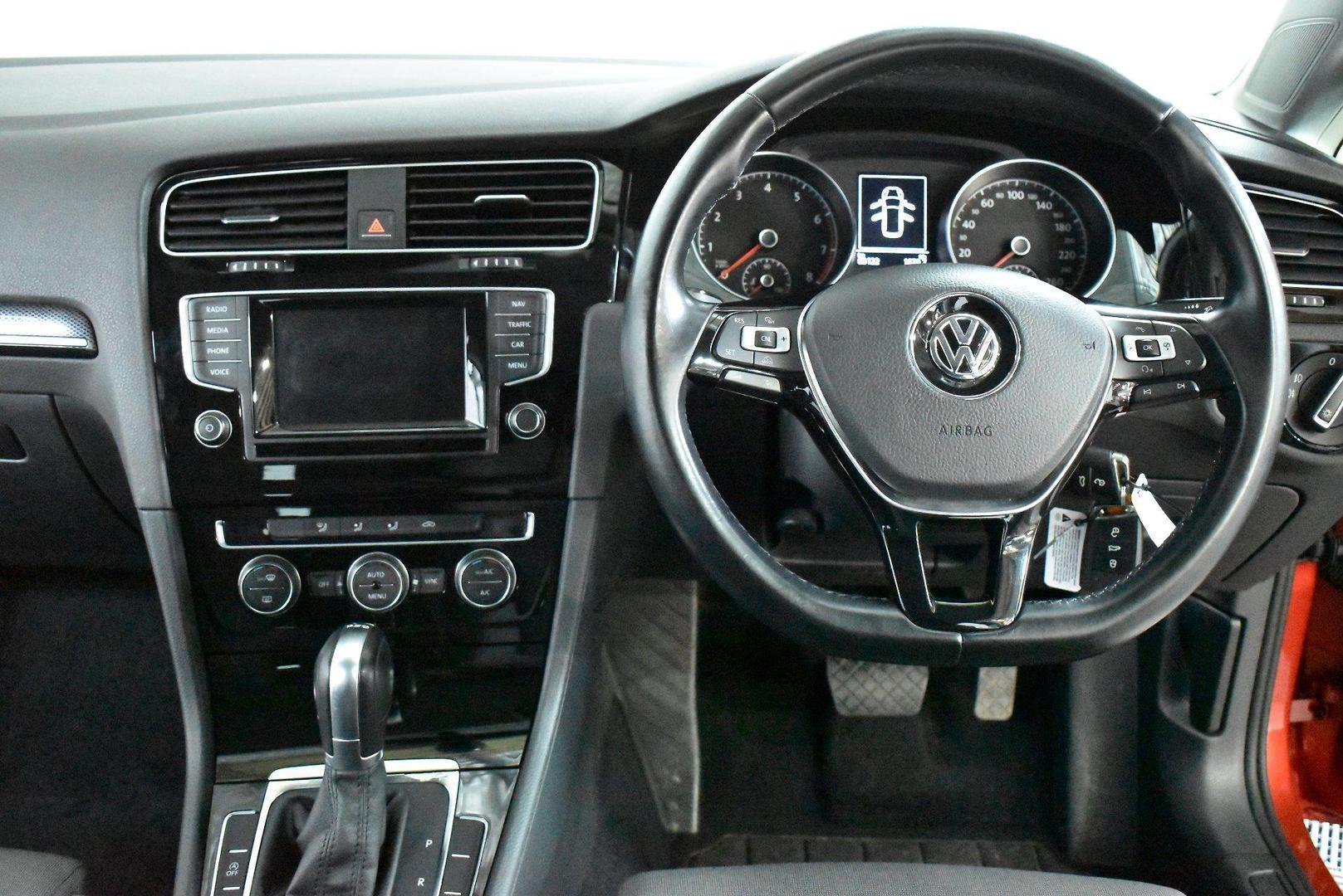 2015 Volkswagen Golf 103TSI Highline — photo 5