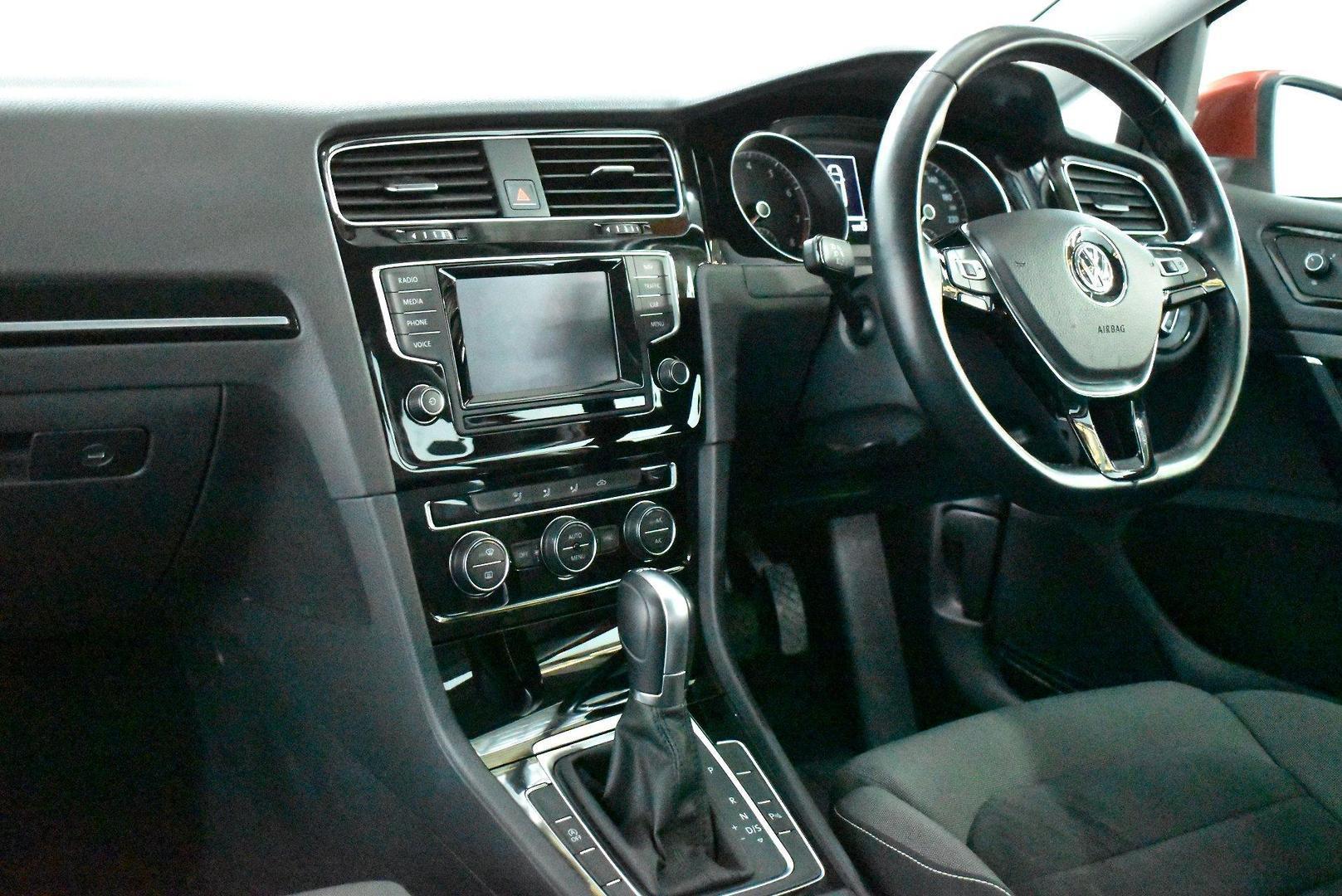 2015 Volkswagen Golf 103TSI Highline — photo 6