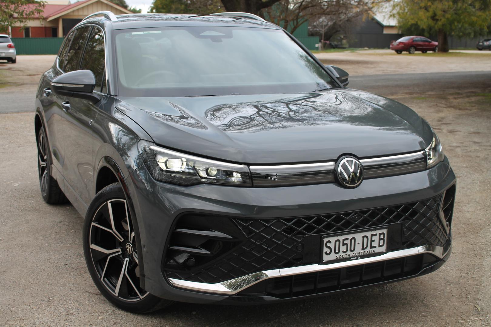 2024 Volkswagen Tiguan 195TSI RLine — photo 1