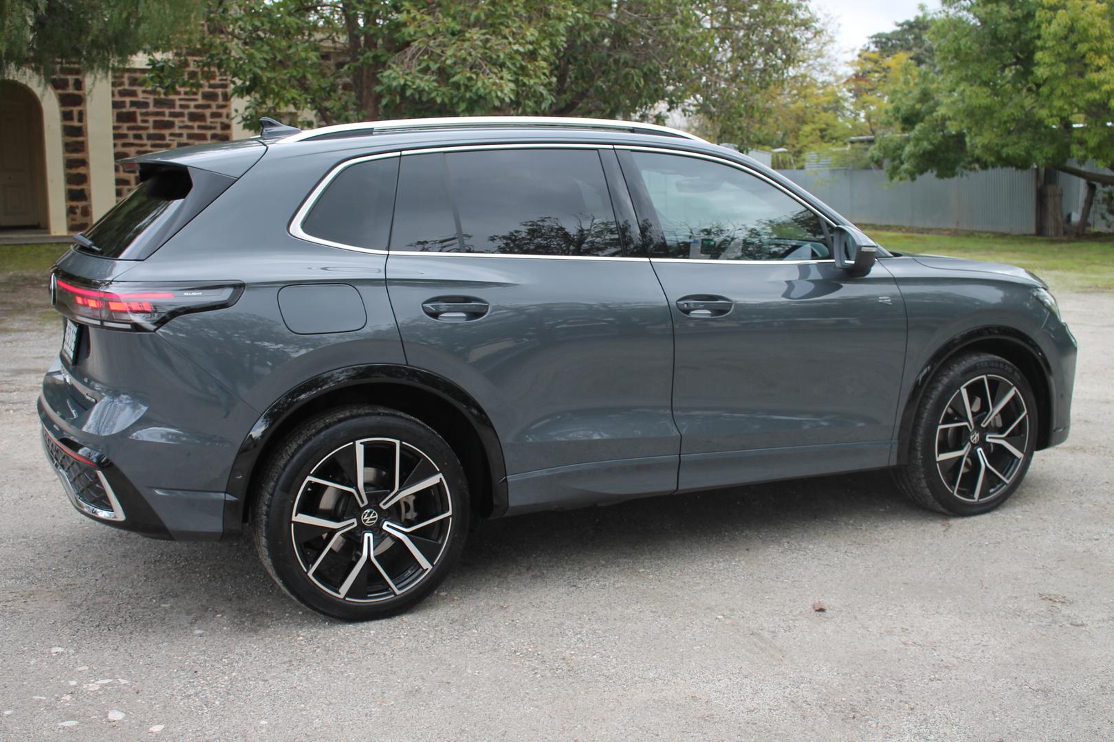 2024 Volkswagen Tiguan 195TSI RLine — photo 4