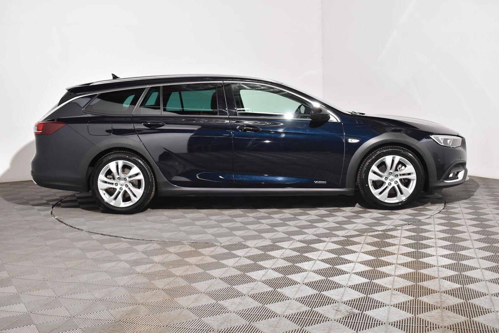 2018 Holden Calais — photo 10