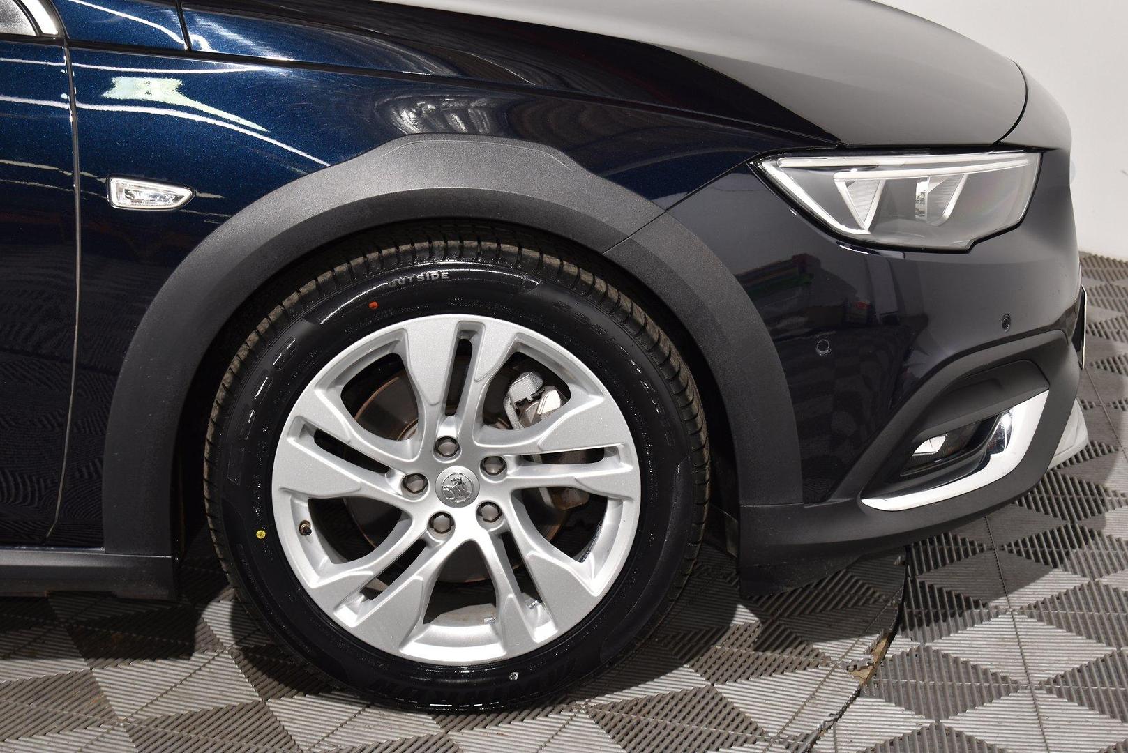2018 Holden Calais — photo 18