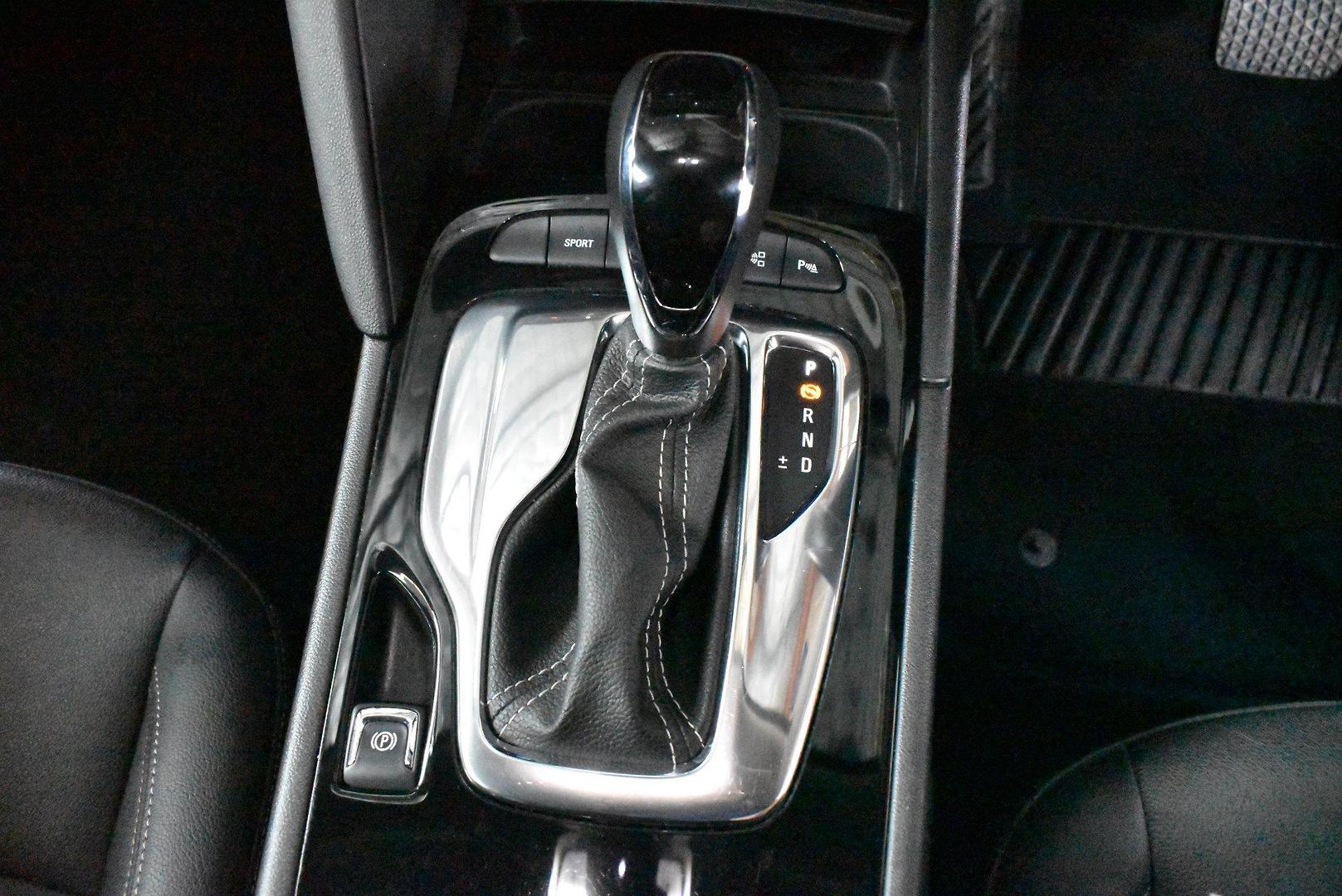 2018 Holden Calais — photo 20