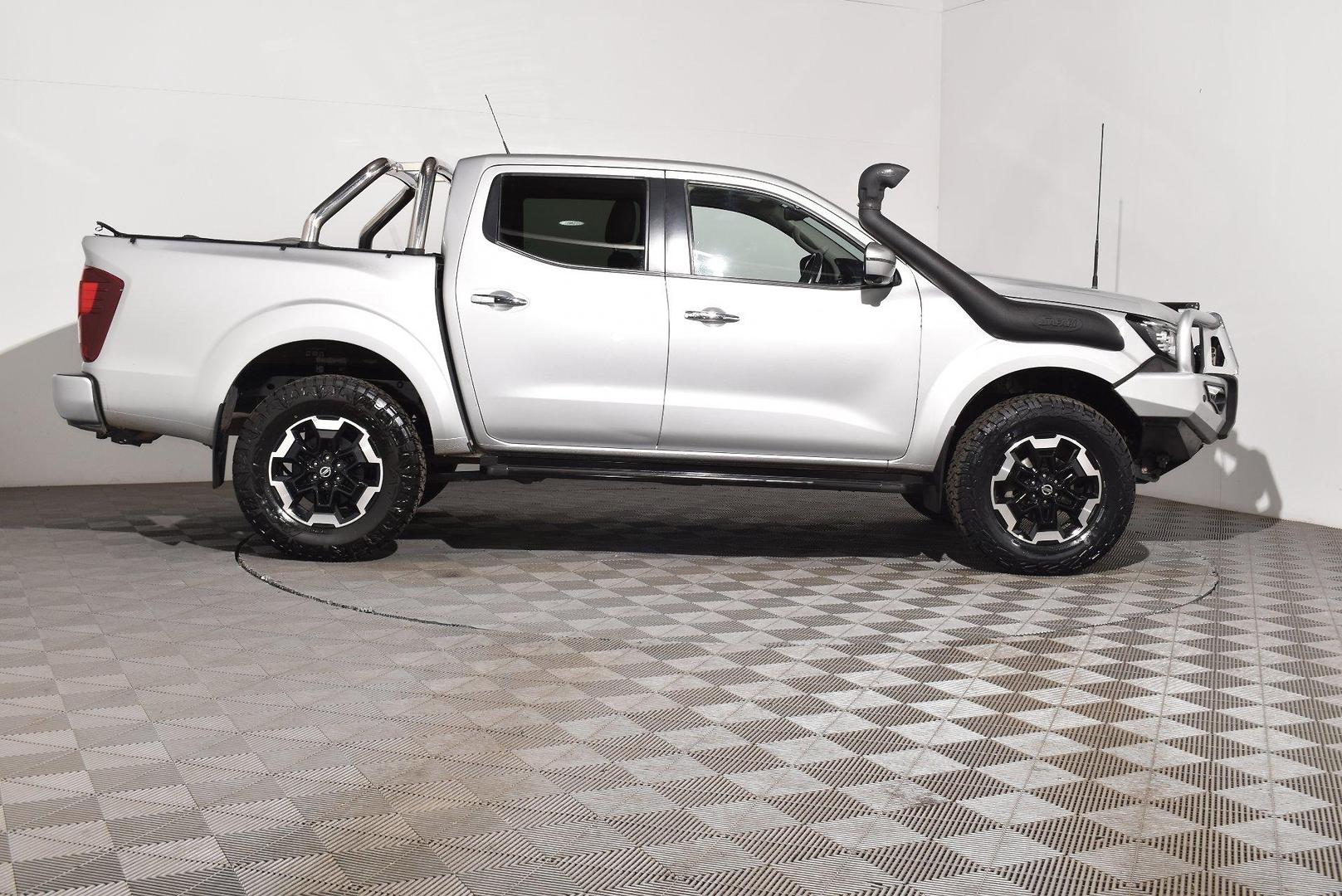2021 Nissan Navara STX — photo 10