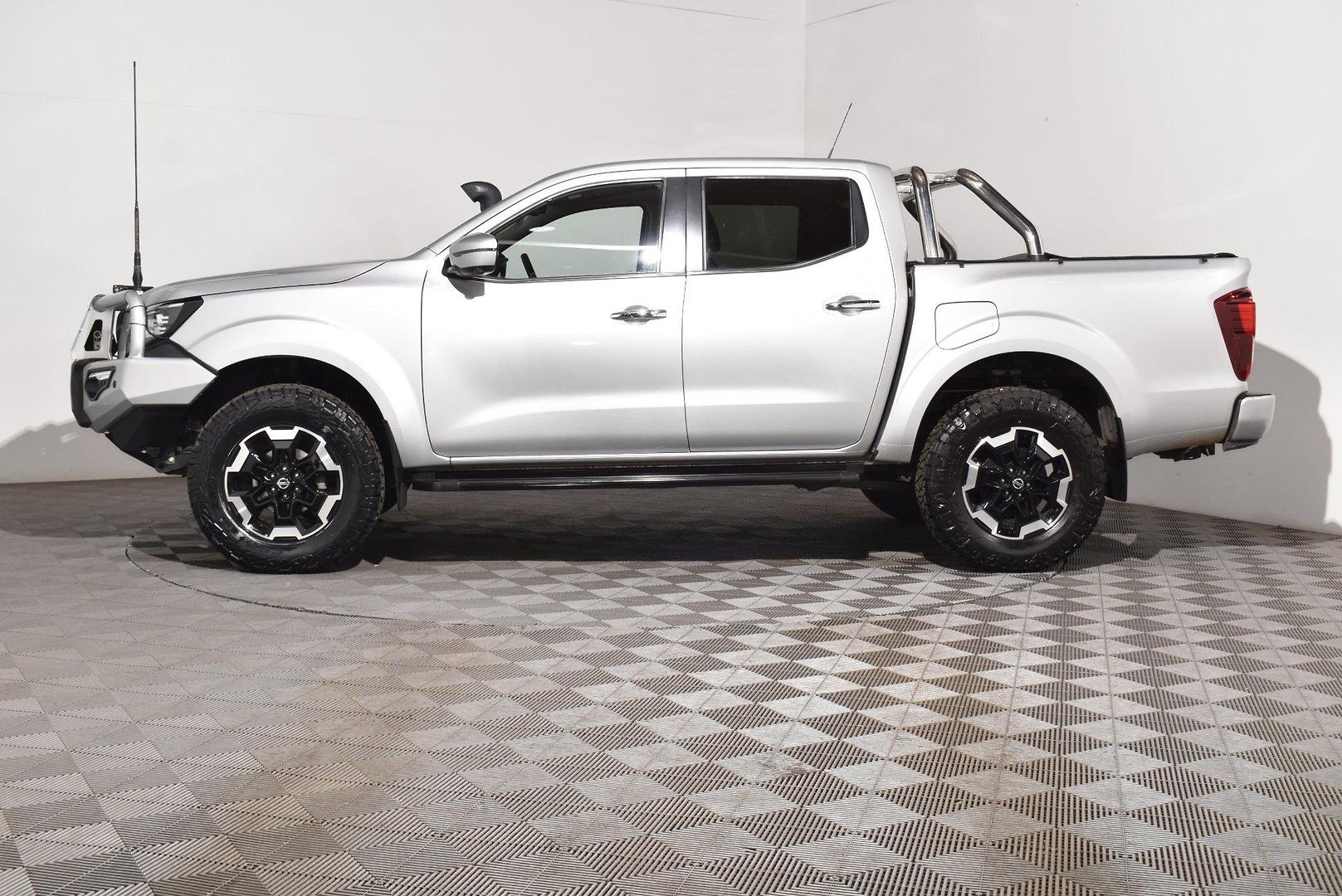 2021 Nissan Navara STX — photo 11