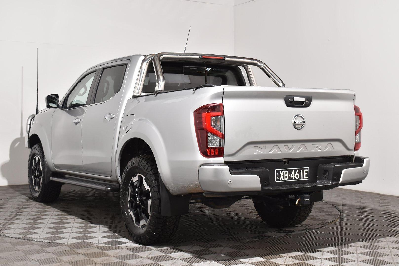 2021 Nissan Navara STX — photo 2