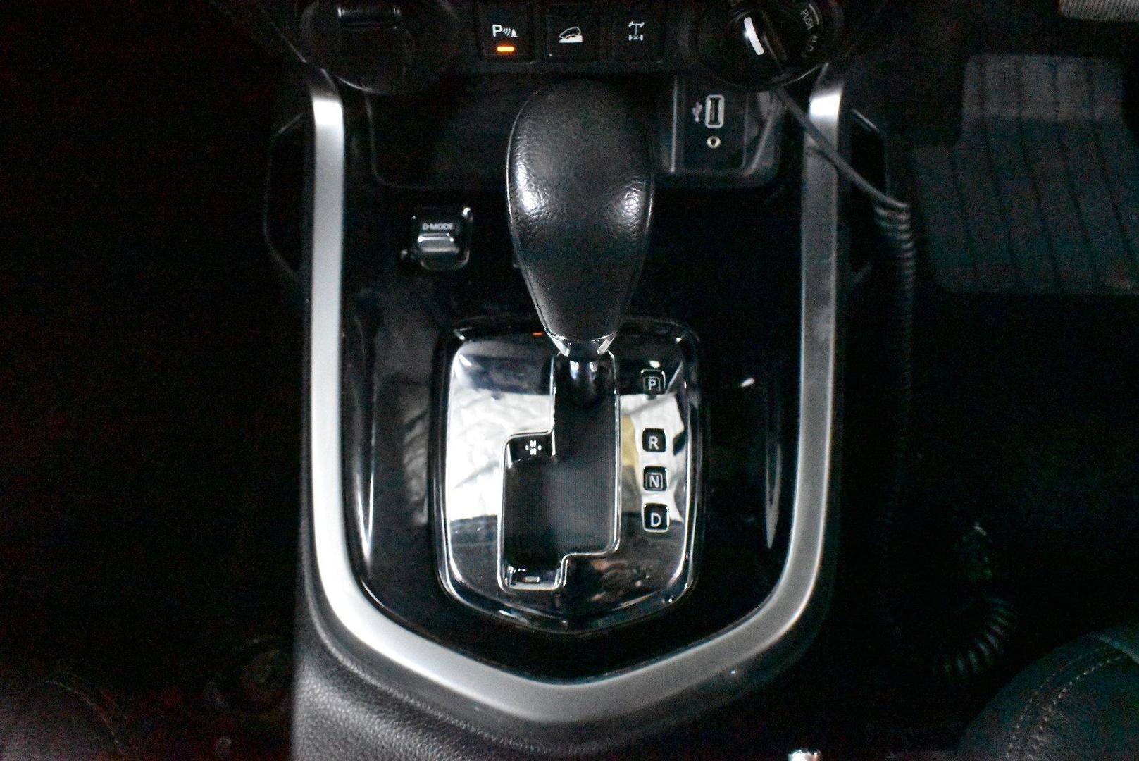 2021 Nissan Navara STX — photo 20