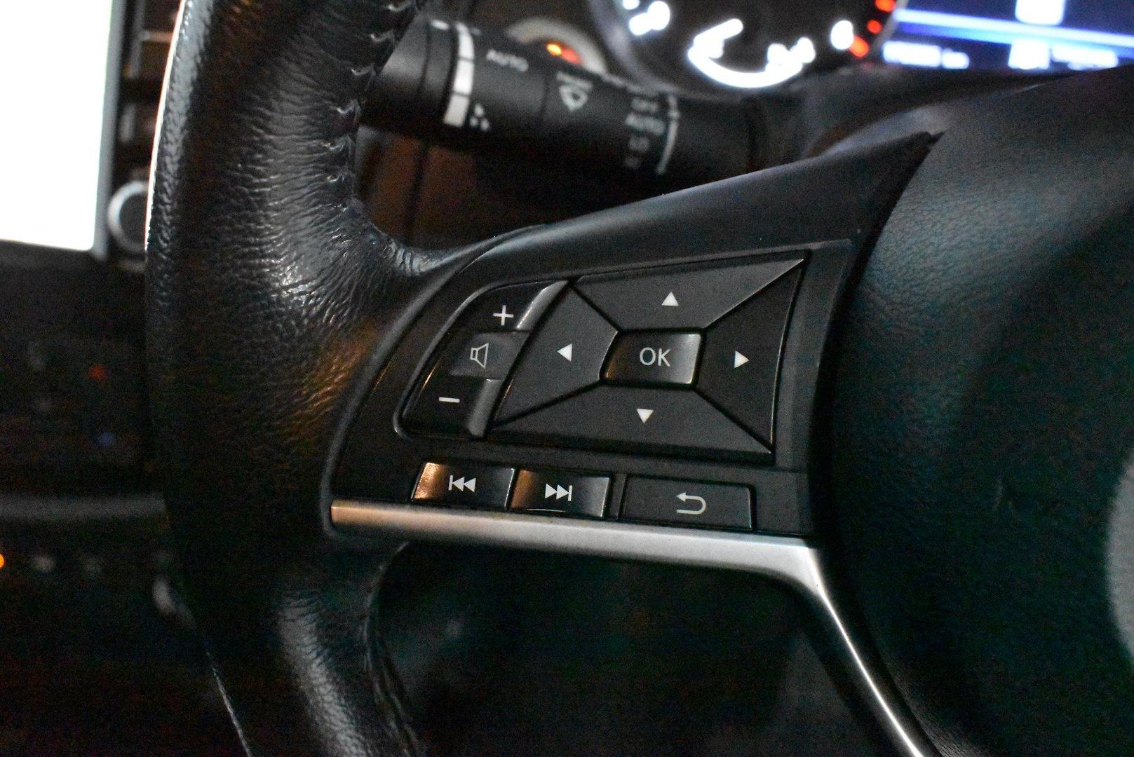 2021 Nissan Navara STX — photo 21