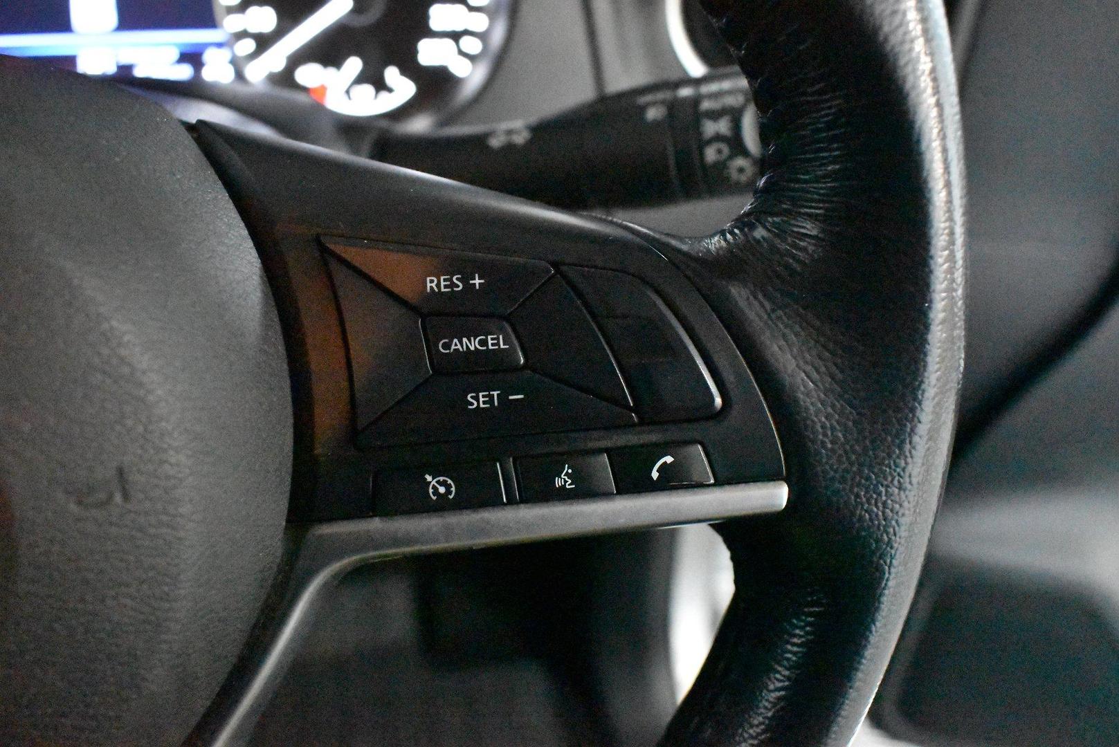 2021 Nissan Navara STX — photo 22