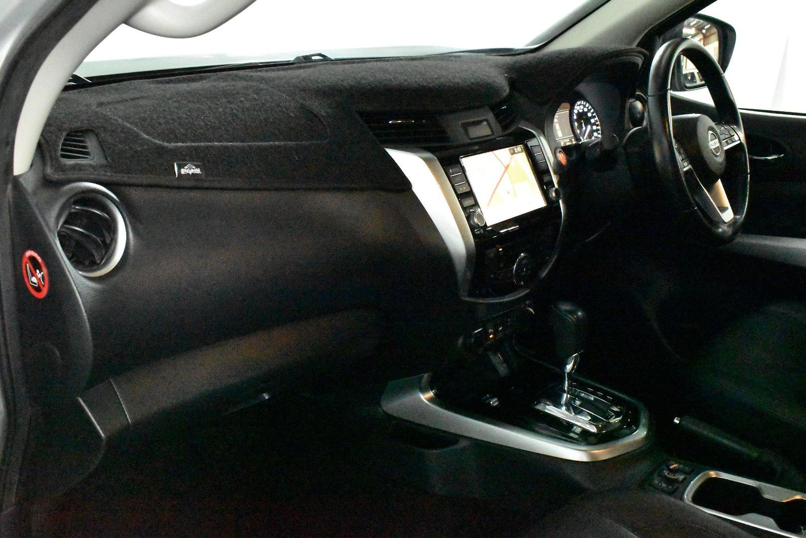 2021 Nissan Navara STX — photo 6