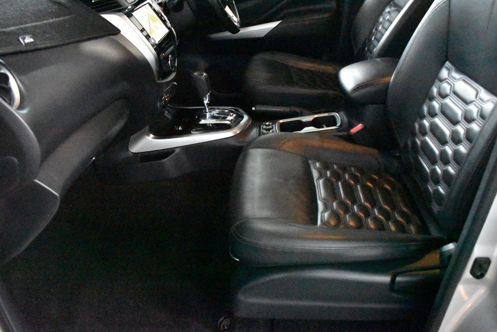 2021 Nissan Navara STX — photo 7