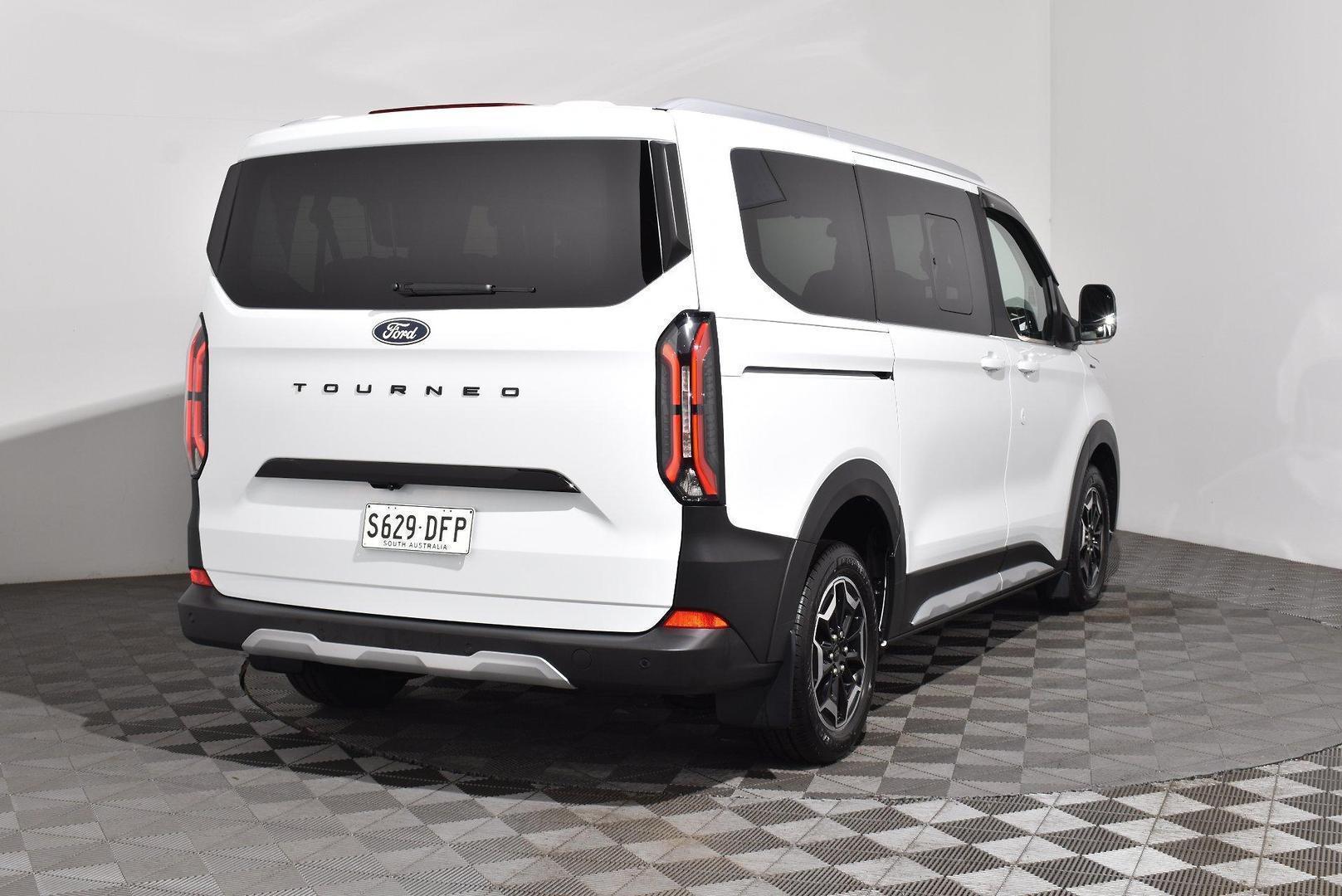 2024 Ford Tourneo Active — photo 2