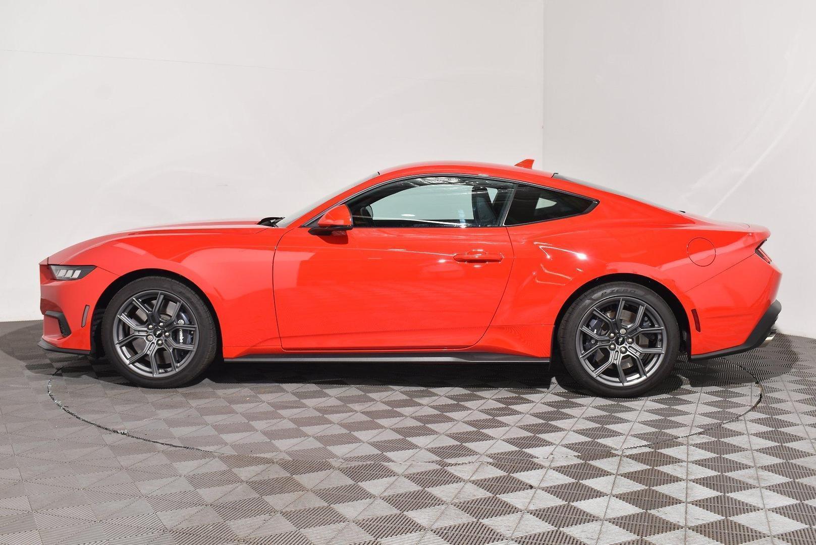 2024 Ford Mustang Ecoboost — photo 11