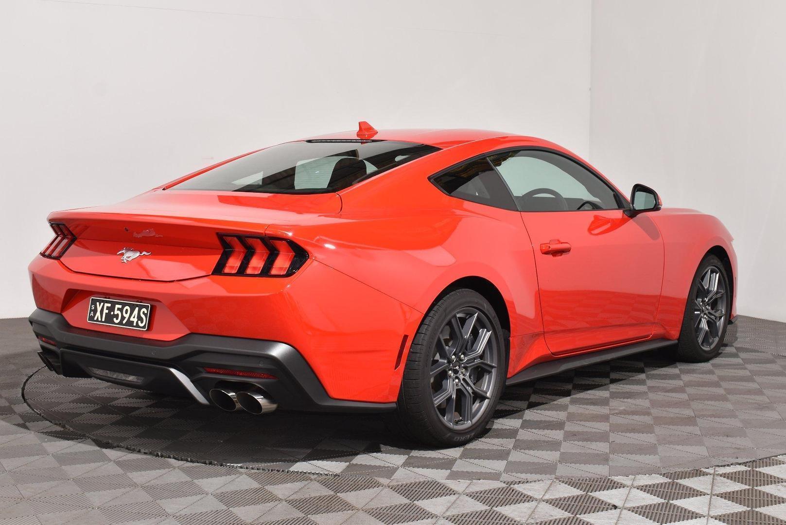 2024 Ford Mustang Ecoboost — photo 2