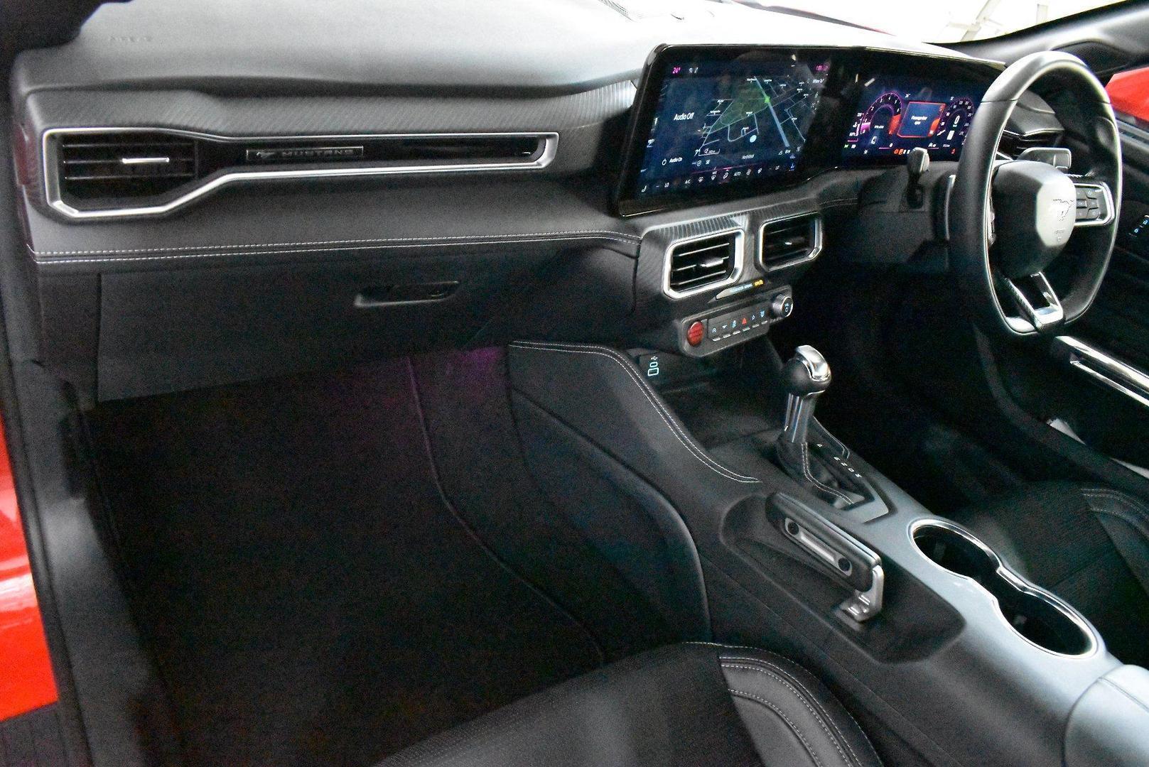 2024 Ford Mustang Ecoboost — photo 6