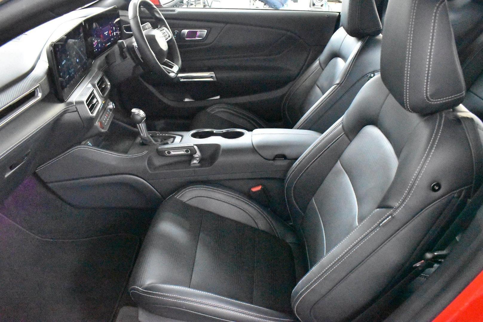2024 Ford Mustang Ecoboost — photo 7