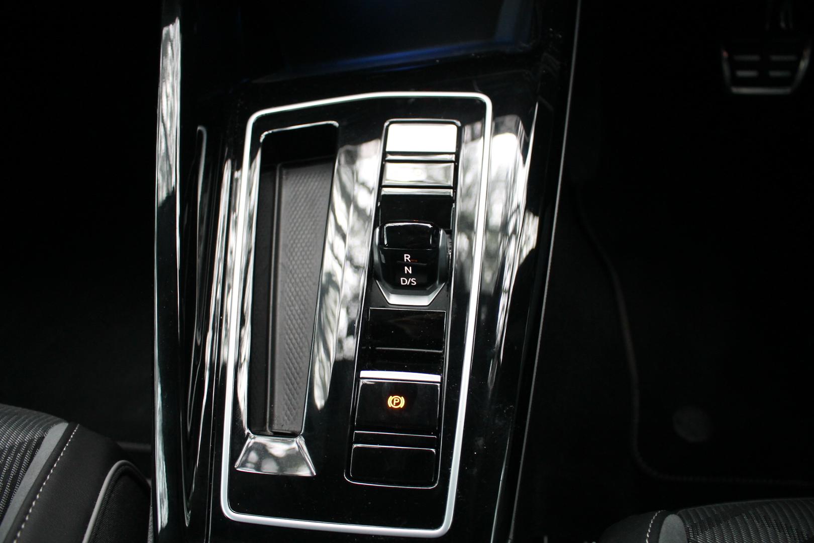 2023 Volkswagen Golf 110TSI RLine — photo 14