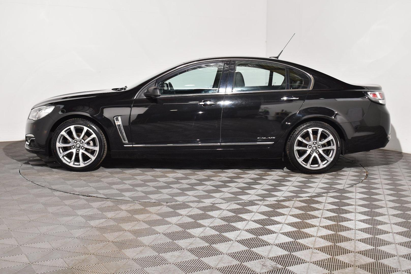 2017 Holden Calais V — photo 11