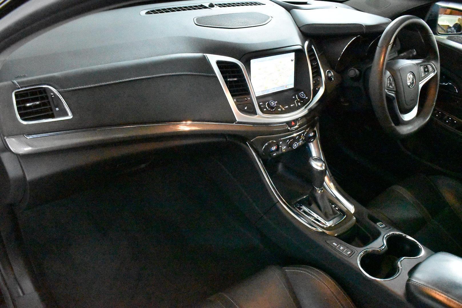 2017 Holden Calais V — photo 6