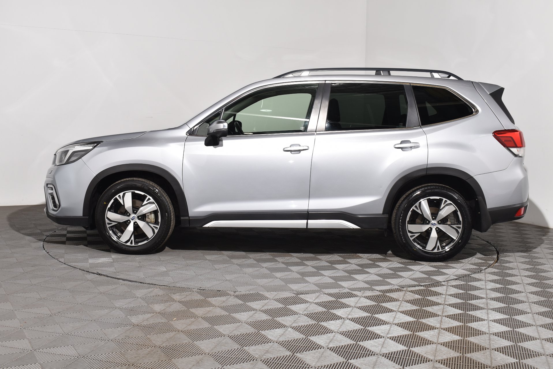 2019 Subaru Forester 25iS — photo 11