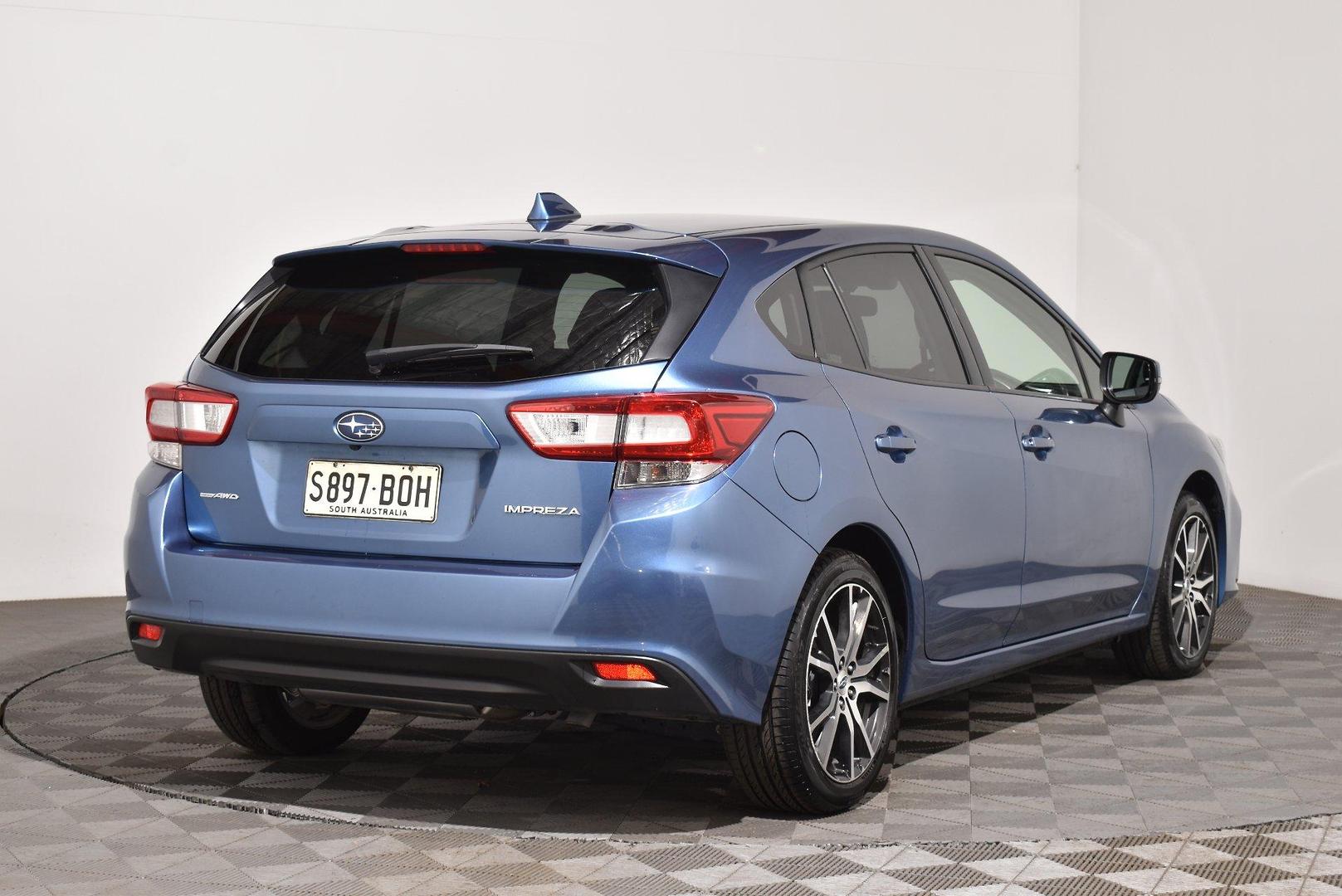 2017 Subaru Impreza 20iL — photo 14 of 26