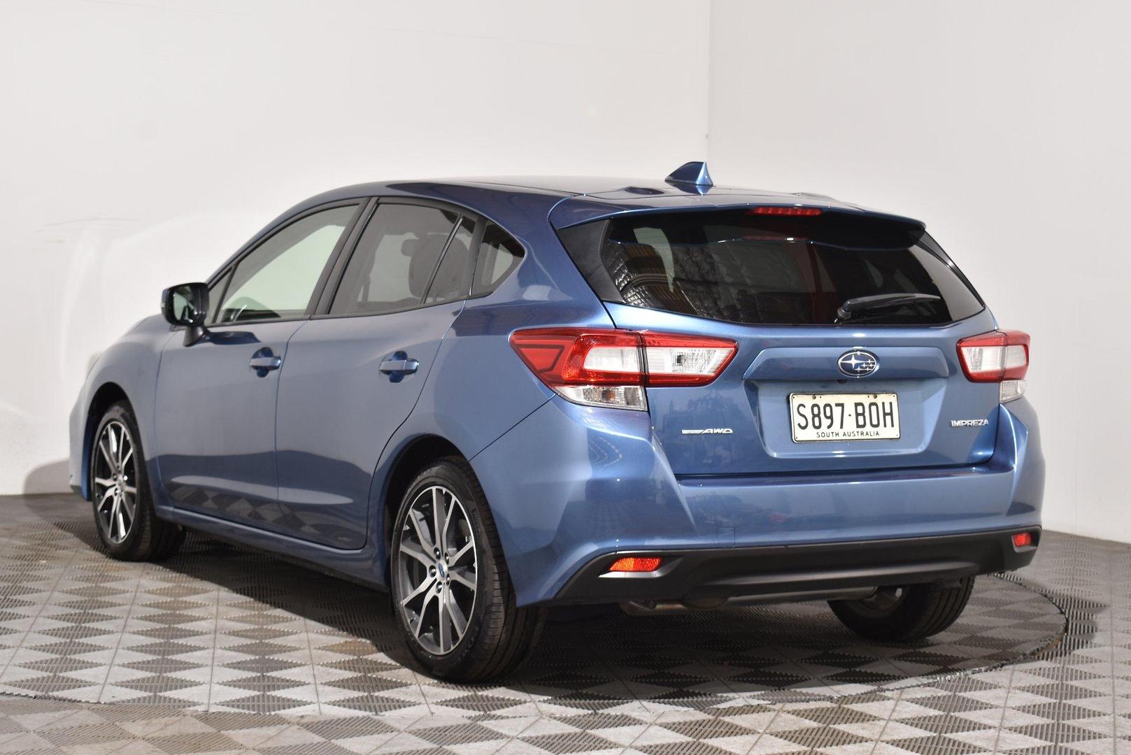 2017 Subaru Impreza 20iL — photo 2 of 26