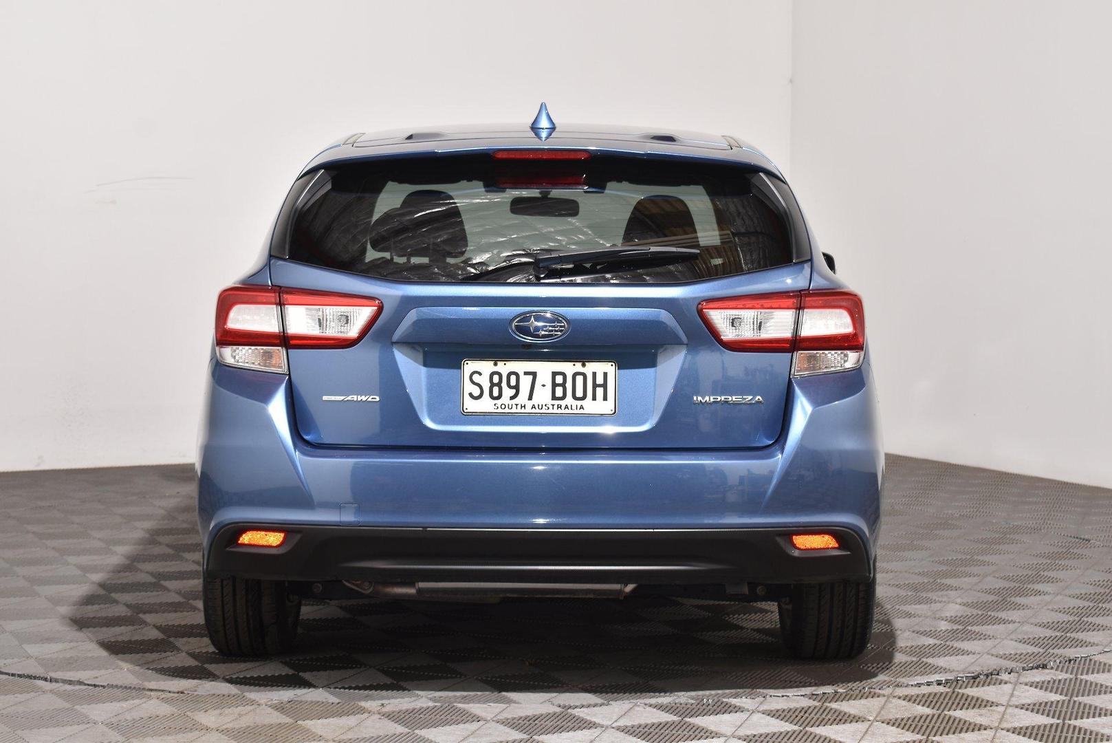 2017 Subaru Impreza 20iL — photo 4 of 26