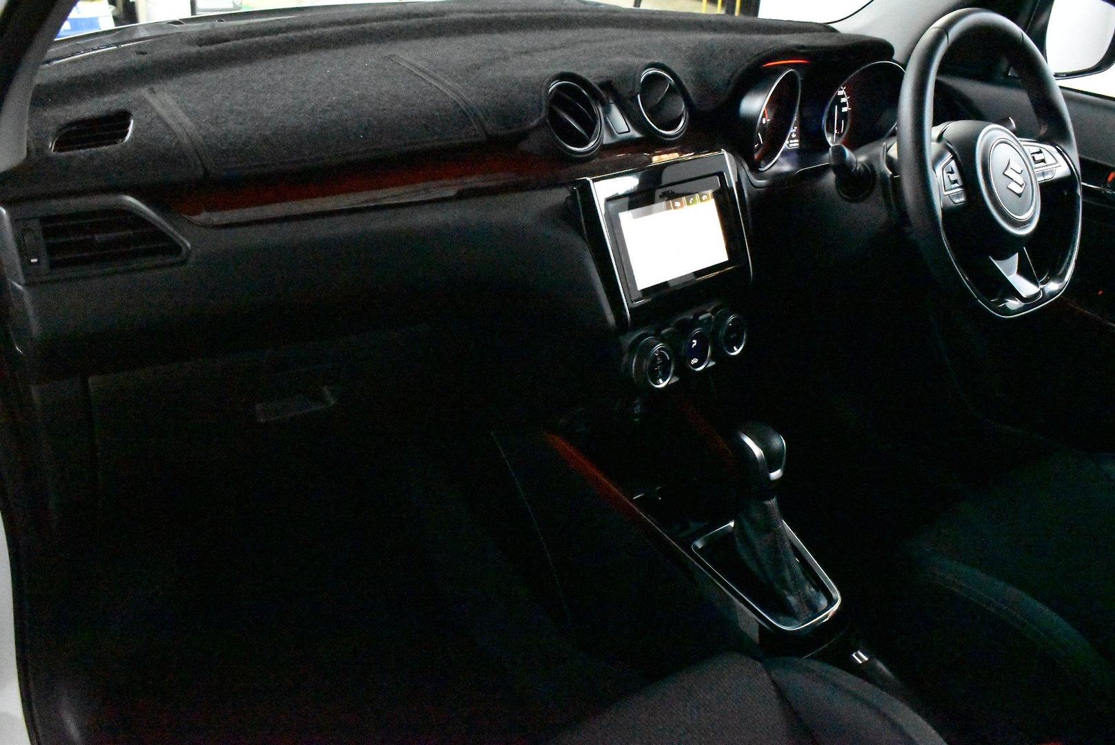 2019 Suzuki Swift Sport — photo 6