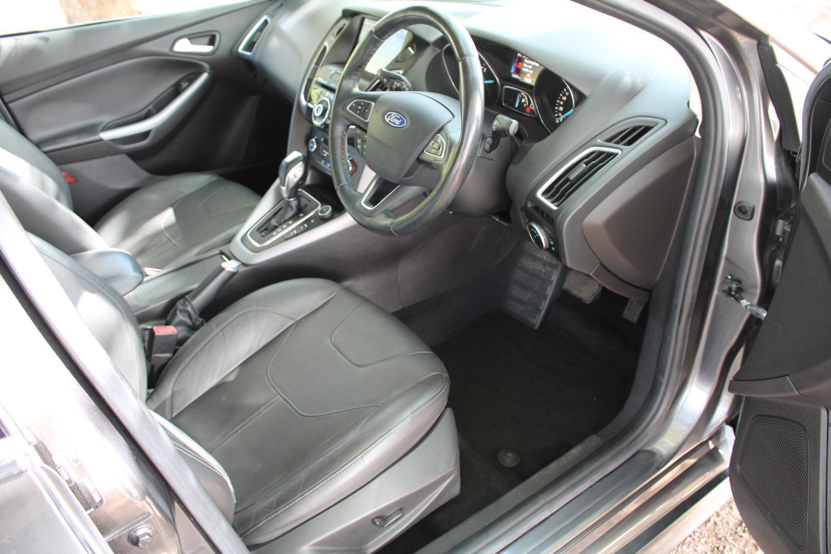 2016 Ford Focus Titanium — photo 10