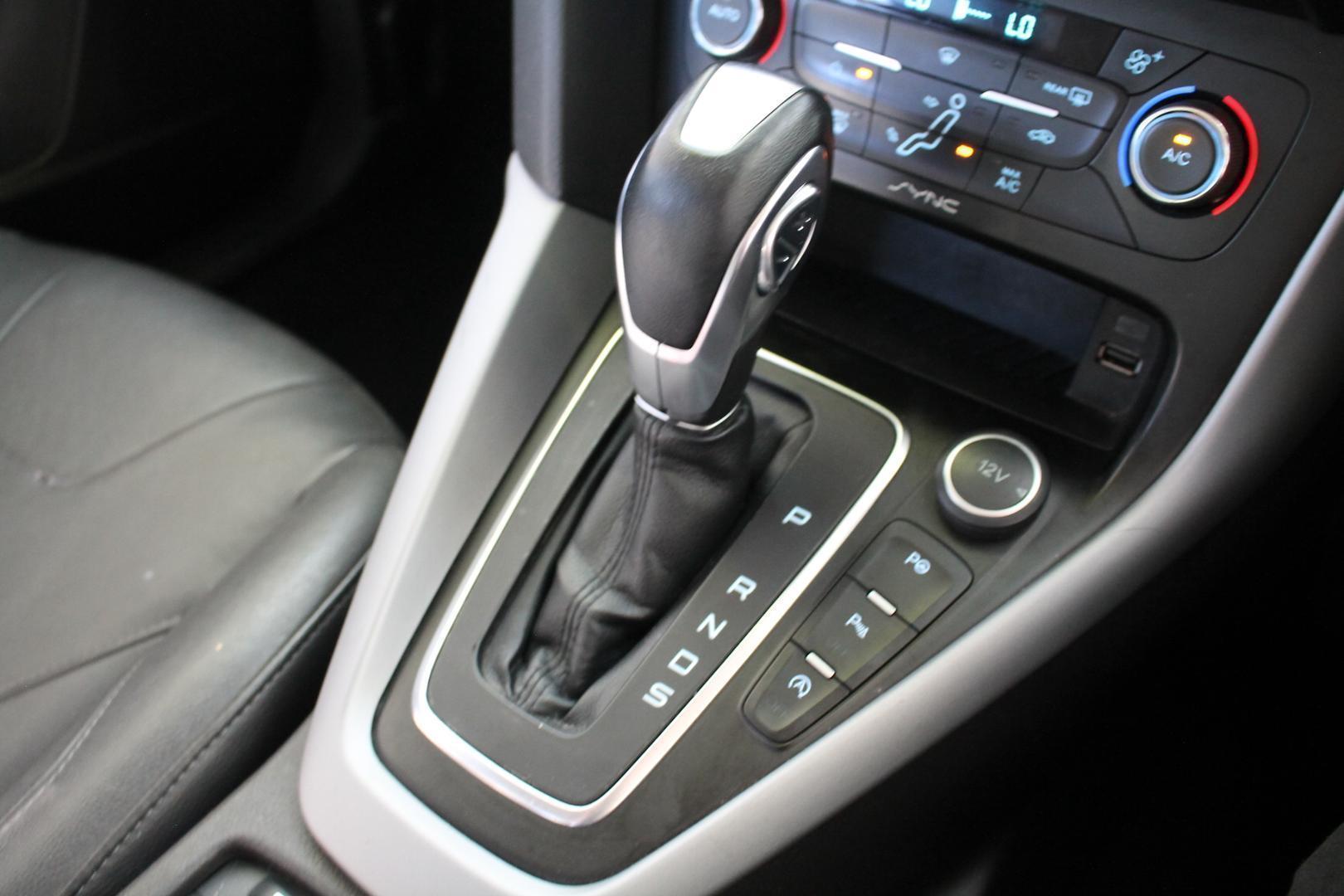 2016 Ford Focus Titanium — photo 11